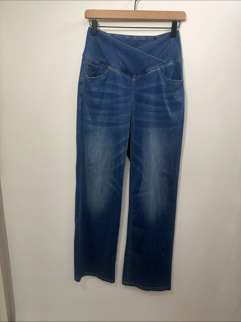 HALARA Flex Crossover high waisted tummy control jeans size medium. NWT
